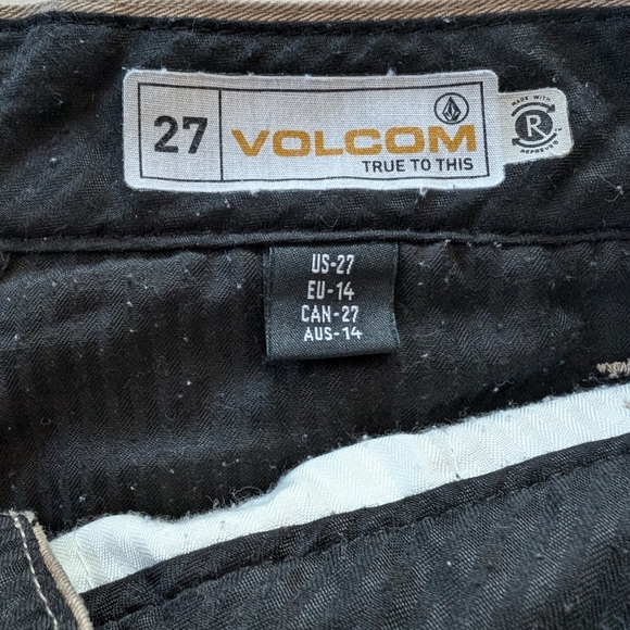 Boys Volcom Khaki Shorts, size 27 - Picture 4 of 5